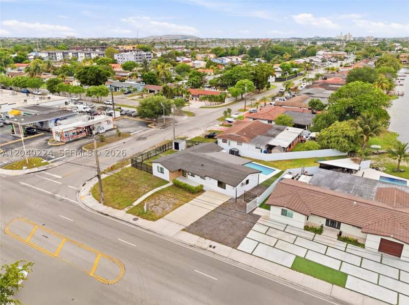 4 bedroom SingleFamilyResidence at 7200 W 12th Ave, Lake Laurence North, Hialeah — photo 3