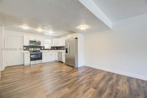 1450 NE 151st St 101, Miami FL - photo 10 of 35