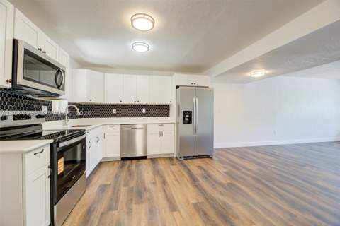 1450 NE 151st St 101, Miami FL - photo 6 of 35