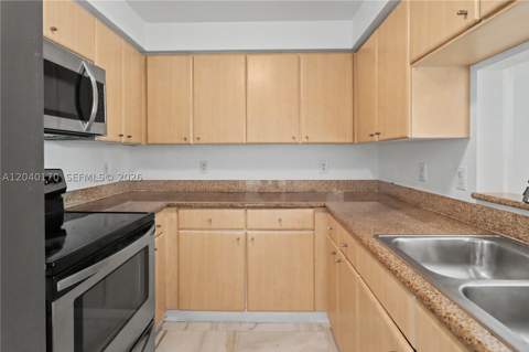 2475 Brickell Ave 704, Miami FL - photo 8 of 33