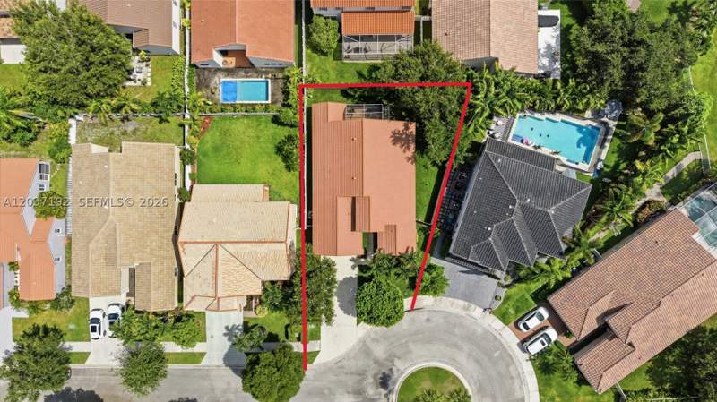 4 bedroom SingleFamilyResidence at 110 Cameron Ct, The Lakes, Weston — photo 4