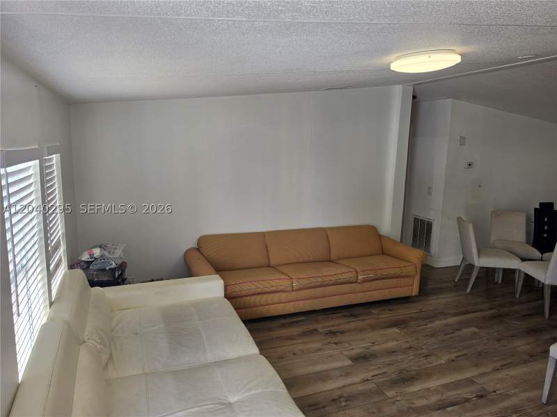 4 bedroom MobileHome at 1529 SW 131 Avenue, University Lakes, Miami — photo 2