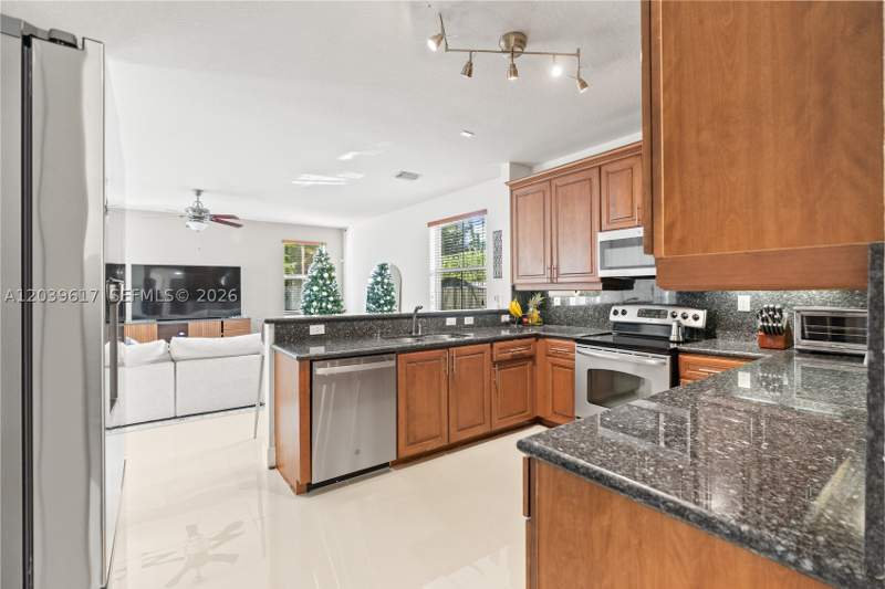 4 bedroom SingleFamilyResidence at 11558 NW 84th St, Islands At Doral Northwes, Doral — photo 4