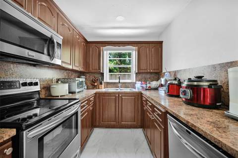 28410 SW 147th Ave, Homestead FL - photo 11 of 29