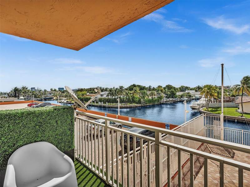 2 bedroom Condominium at 2450 NE 135th St 201, Waterside Towers Condo, North Miami — photo 2