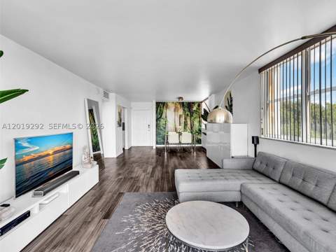 2450 NE 135th St 201, North Miami FL - photo 7 of 33