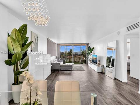 2450 NE 135th St 201, North Miami FL - photo 8 of 33
