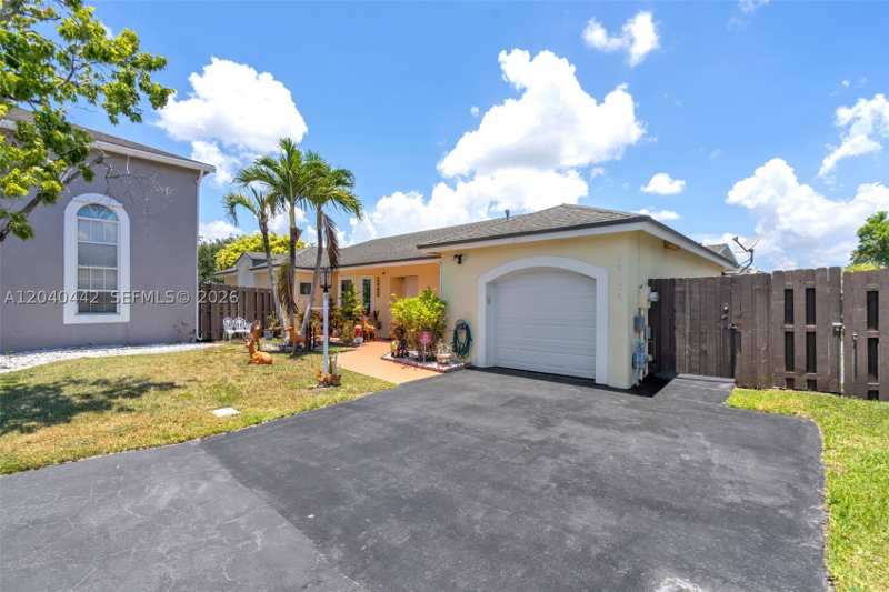 3 bedroom SingleFamilyResidence at 10170 NW 54th Ter, Patio Homes Of Doral Pine, Doral — photo 1