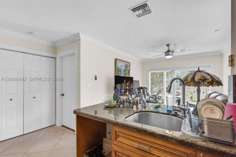 10170 NW 54th Ter, Doral FL - photo 11 of 47