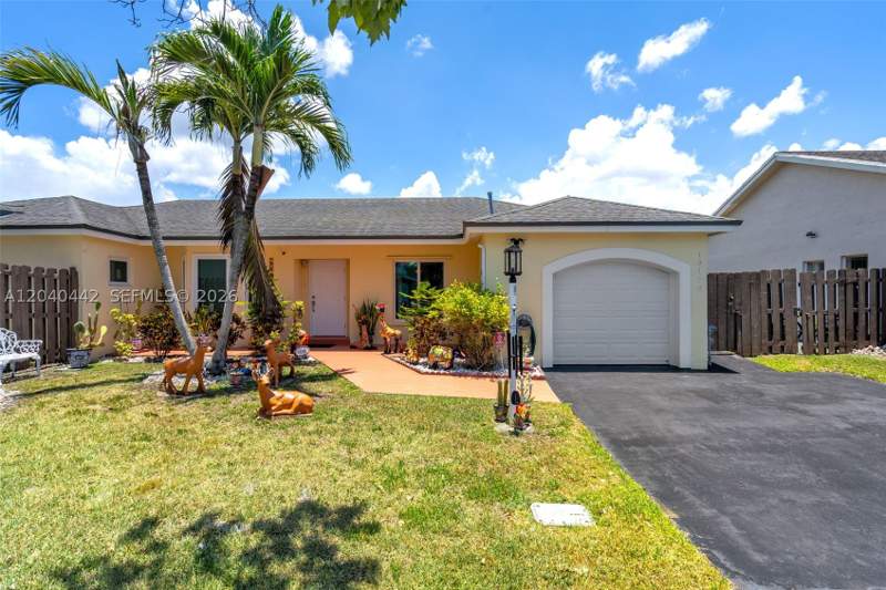 3 bedroom SingleFamilyResidence at 10170 NW 54th Ter, Patio Homes Of Doral Pine, Doral — photo 3