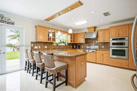 6185 W 10th Ave, Hialeah FL - photo 10 of 30