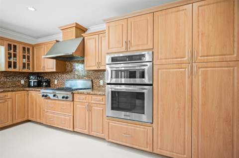 6185 W 10th Ave, Hialeah FL - photo 11 of 30