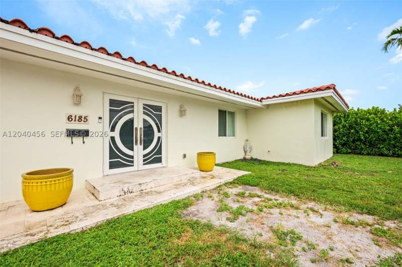 5 bedroom SingleFamilyResidence at 6185 W 10th Ave, Lake Laurence Est 1st Add, Hialeah — photo 3