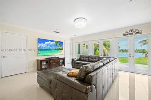 6185 W 10th Ave, Hialeah FL - photo 7 of 30