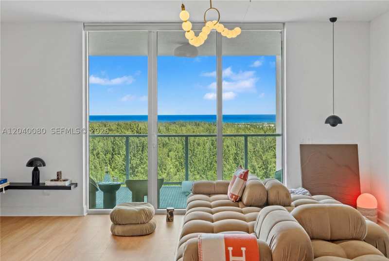 3 bedroom Condominium at 14951 Royal Oaks Ln 1202, The Oaks I Condo, North Miami — photo 1