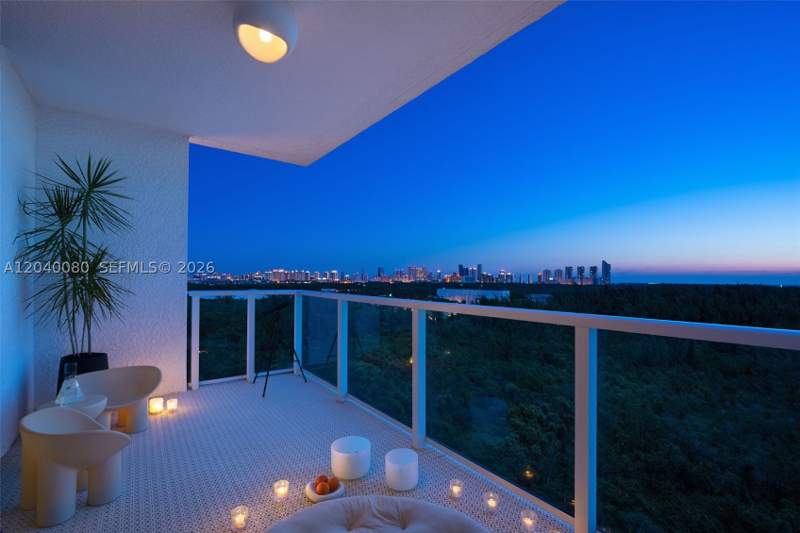 3 bedroom Condominium at 14951 Royal Oaks Ln 1202, The Oaks I Condo, North Miami — photo 3