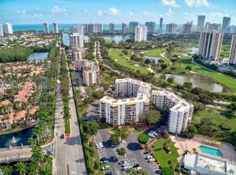 20500 W Country Club Dr 109, Aventura FL - photo 6 of 8