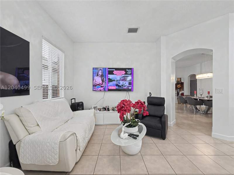 4 bedroom SingleFamilyResidence at 522 NE 20th Ave, C & F Subdivision, Homestead — photo 4