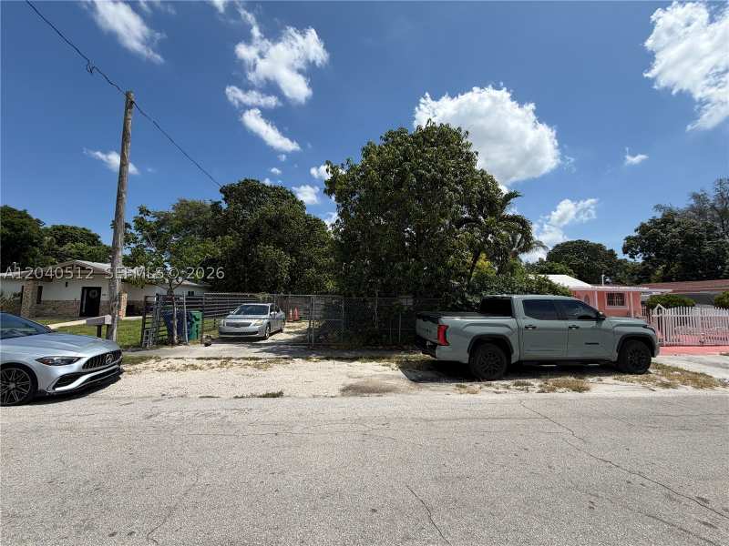 3 bedroom SingleFamilyResidence at 867 NW 109th St, Pinewood Park Extension, Miami — photo 1
