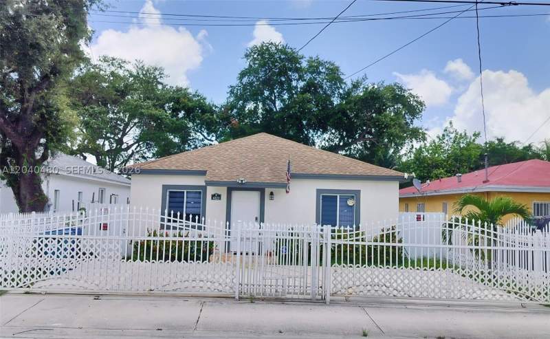 3 bedroom SingleFamilyResidence at 4223 NW 32nd Ave, Lauraville Gardens, Miami — photo 2