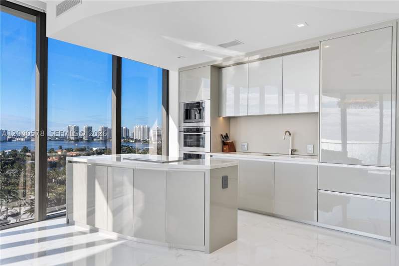 2 bedroom Condominium at 18975 Collins Ave 2004, 18975 Collins Condo, Sunny Isles Beach — photo 4