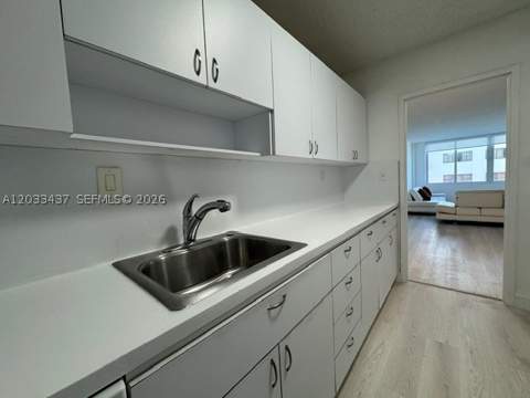 5401 Collins Ave 513, Miami Beach FL - photo 21 of 40