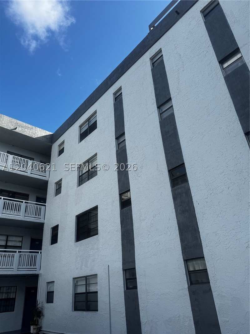 1 bedroom Condominium at 13500 NE 3rd Ct 120, Brookview Condo, North Miami — photo 1