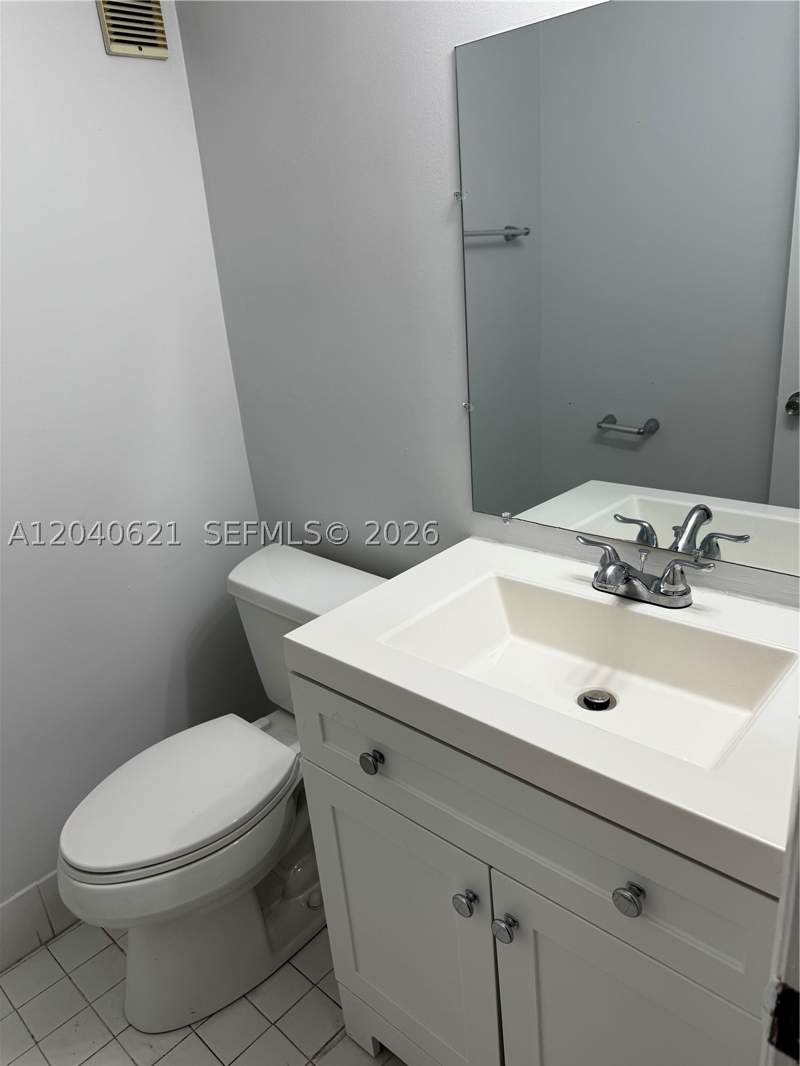 1 bedroom Condominium at 13500 NE 3rd Ct 120, BROOKVIEW CONDO, North Miami — photo 3