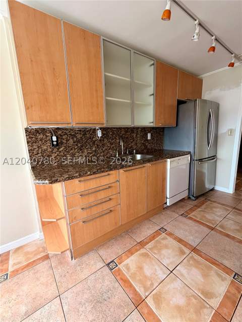 18051 Biscayne Blvd 1905, Aventura FL - photo 12 of 24