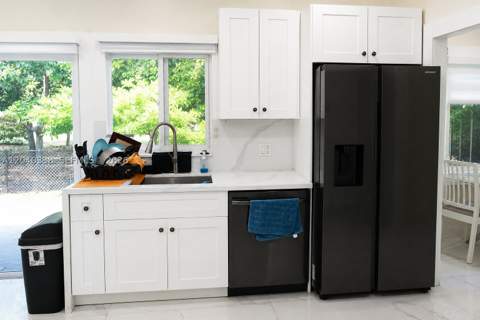 1860 NW 81st St, Miami FL - photo 6 of 17