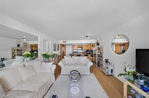 465 Ocean Dr 1009, Miami Beach FL - photo 15 of 31