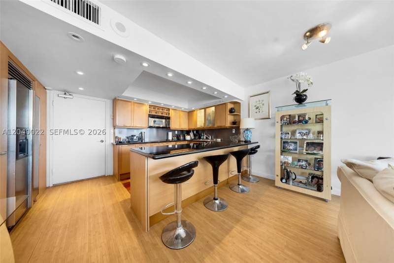 1 bedroom Condominium at 465 Ocean Dr 1009, Royal Atlantic Condo, Miami Beach — photo 5