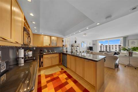 465 Ocean Dr 1009, Miami Beach FL - photo 6 of 31