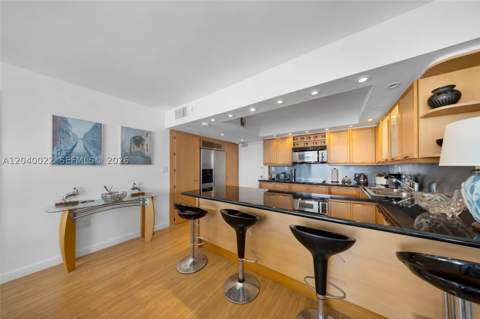465 Ocean Dr 1009, Miami Beach FL - photo 7 of 31