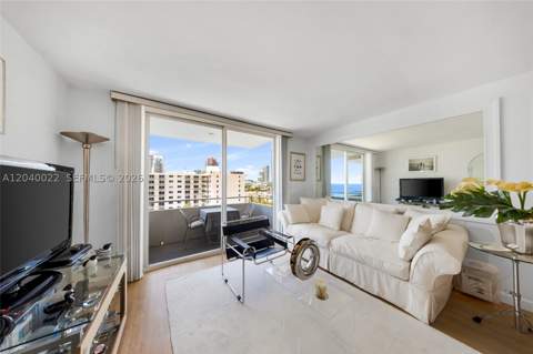 465 Ocean Dr 1009, Miami Beach FL - photo 8 of 31