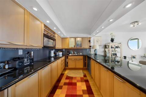 465 Ocean Dr 1009, Miami Beach FL - photo 9 of 31