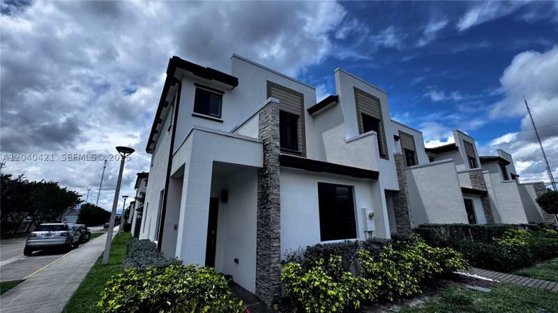 3 bedroom Townhouse at 21404 NE 3rd Path, Via Ventura Neighborhood, Miami — photo 1