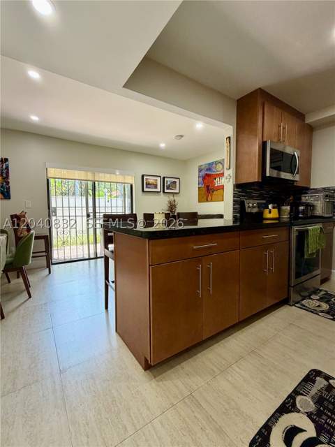6667 Miller Dr 15, South Miami FL - photo 8 of 21