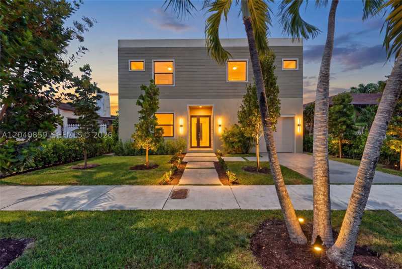 5 bedroom SingleFamilyResidence at 2240 SW 13th St, Byan Park, Miami — photo 1