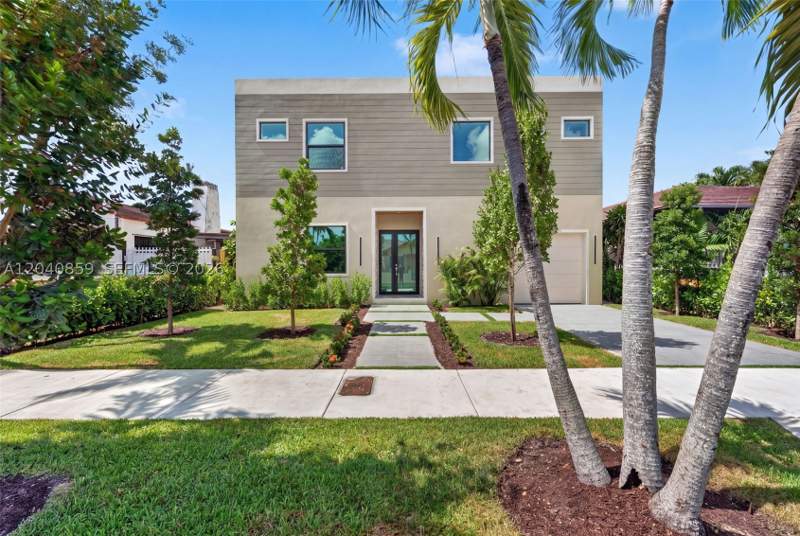 5 bedroom SingleFamilyResidence at 2240 SW 13th St, Byan Park, Miami — photo 2
