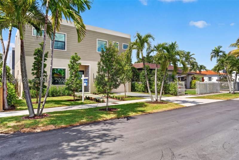 5 bedroom SingleFamilyResidence at 2240 SW 13th St, Byan Park, Miami — photo 3