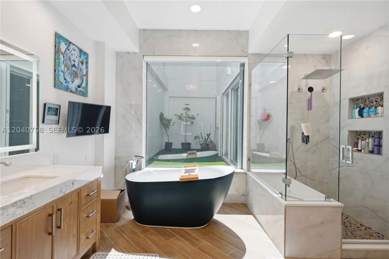 3 bedroom Condominium at 16400 Collins Ave Th-4, Oceania IV Condo, Sunny Isles Beach — photo 2