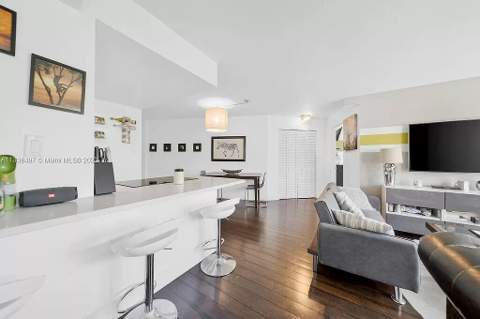 1881 Washington Avenue 2g, Miami Beach FL - photo 15 of 40