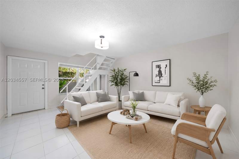 1 bedroom Townhouse at 3025 Mary St 1, Grove Townhouses Condo, Miami — photo 2