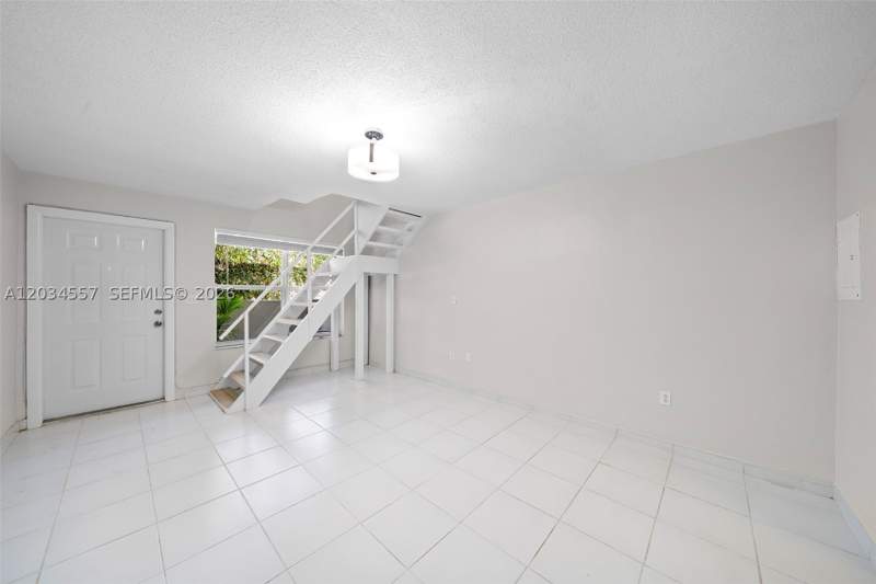 1 bedroom Townhouse at 3025 Mary St 1, Grove Townhouses Condo, Miami — photo 3