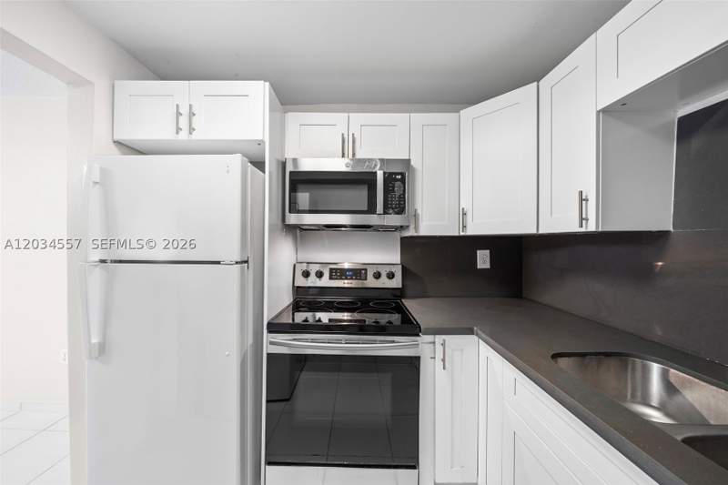 1 bedroom Townhouse at 3025 Mary St 1, Grove Townhouses Condo, Miami — photo 5