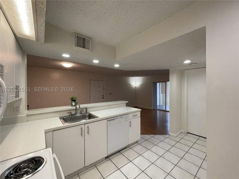 1 bedroom Condominium at 18890 NW 57th Ave 207, Villa Rustica I Condo, Hialeah — photo 2