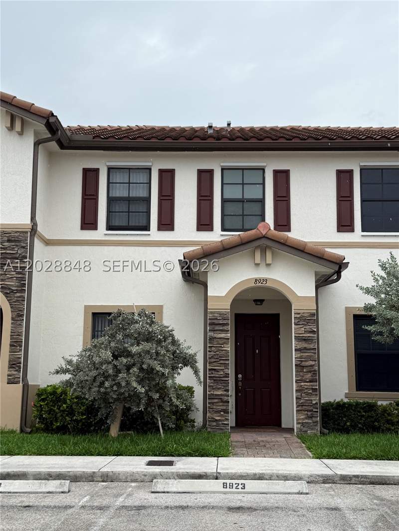 2 bedroom Villa at 8923 W 35th Ave, Bellagio Villas, Hialeah — photo 2