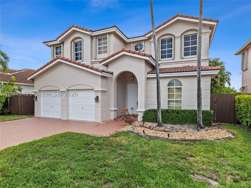 4 bedroom SingleFamilyResidence at 8542 NW 111th Ct, Islands At Doral, Doral — photo 2