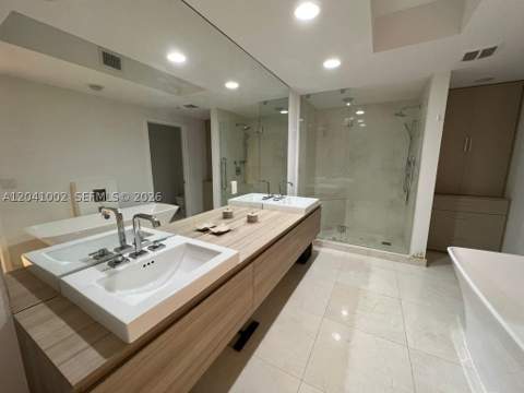 17301 Biscayne Blvd 206, North Miami Beach FL - photo 7 of 10